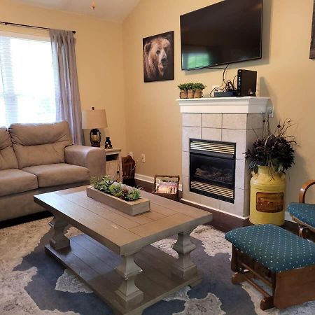 Cozy Pigeon Forge Home W Hot Tub Near River Exterior photo