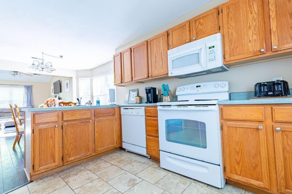 Cozy Pigeon Forge Home W Hot Tub Near River Exterior photo