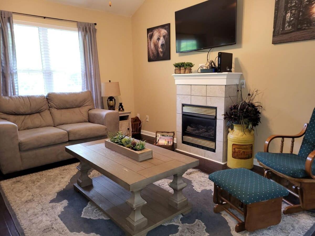 Cozy Pigeon Forge Home W Hot Tub Near River Exterior photo