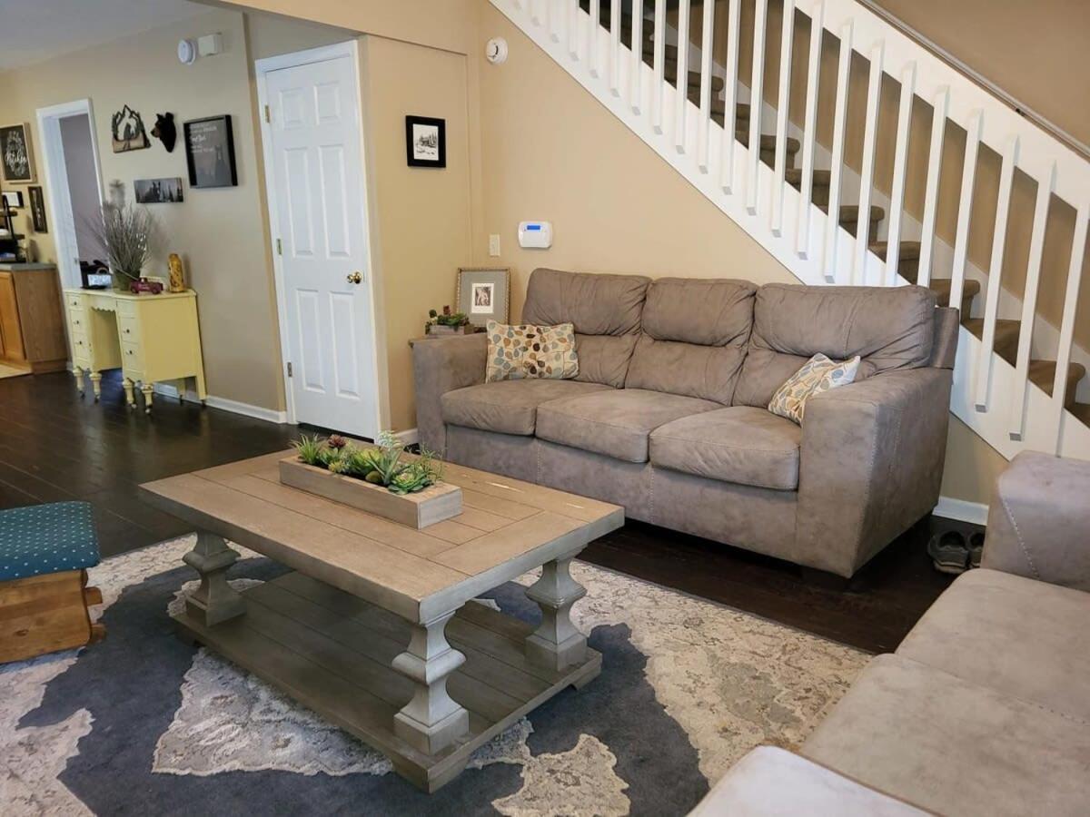 Cozy Pigeon Forge Home W Hot Tub Near River Exterior photo