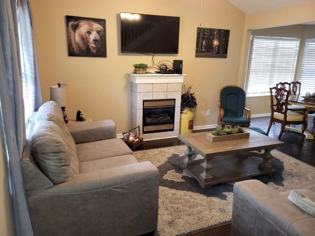 Cozy Pigeon Forge Home W Hot Tub Near River Exterior photo